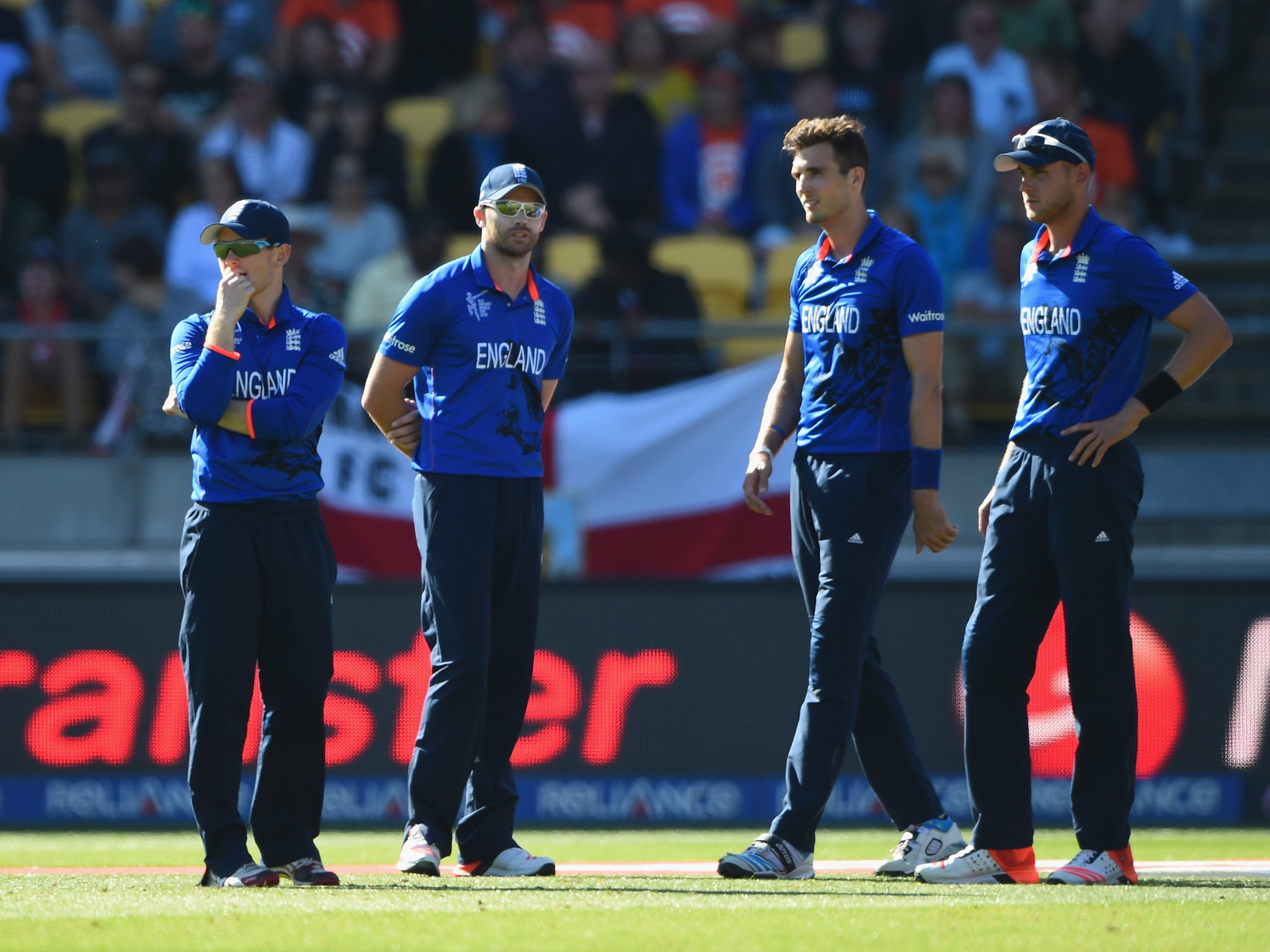 England captain Eoin Morgan talks with bowlers James Anderson, Steven Finn and Stuart Broad