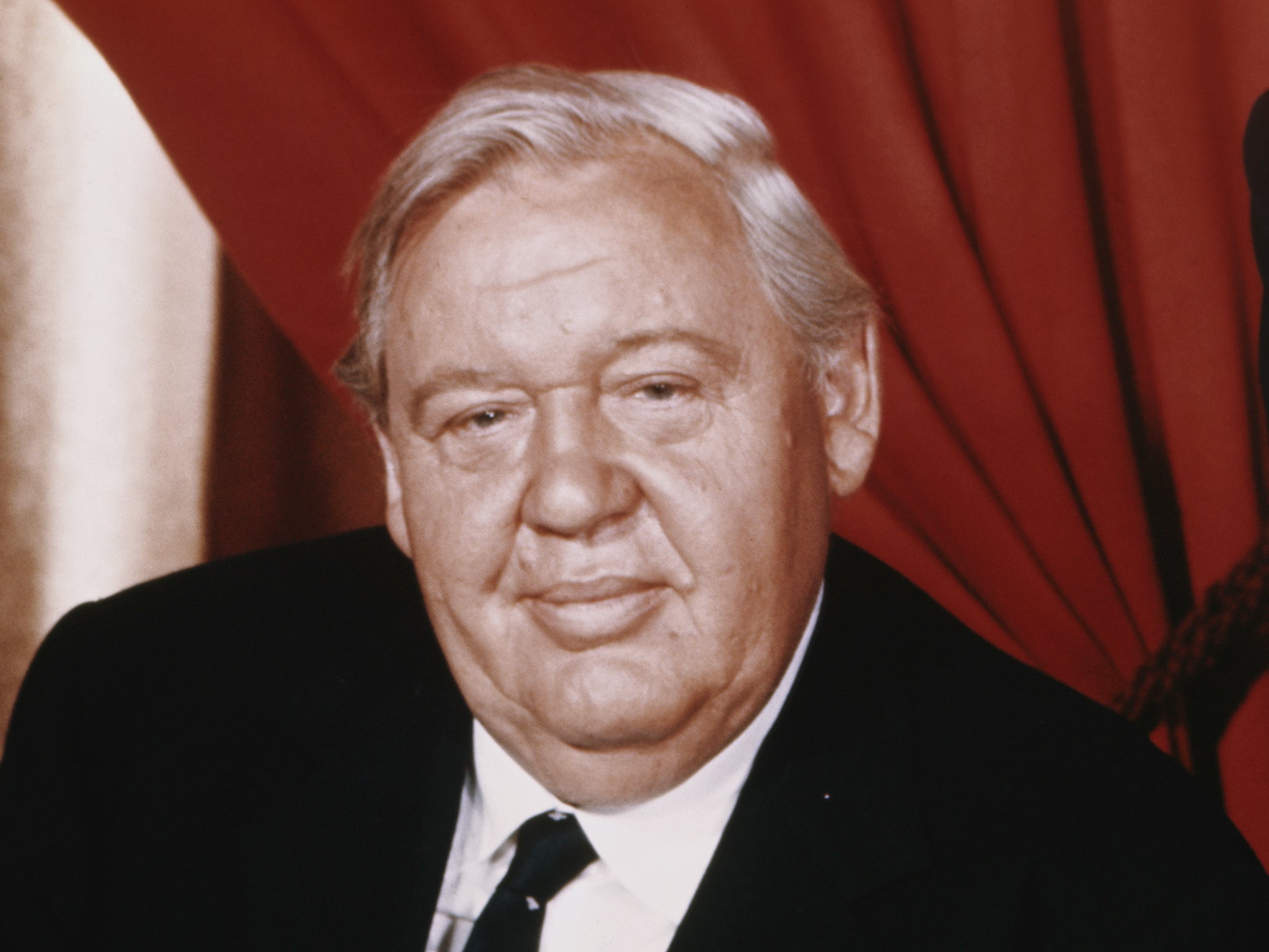 Which historical drama starring Charles Laughton was the first non-Hollywood film to win an Oscar?