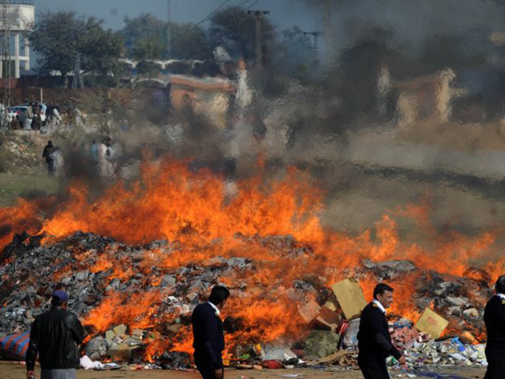 Pakistani customs burn illegal drugs hauls