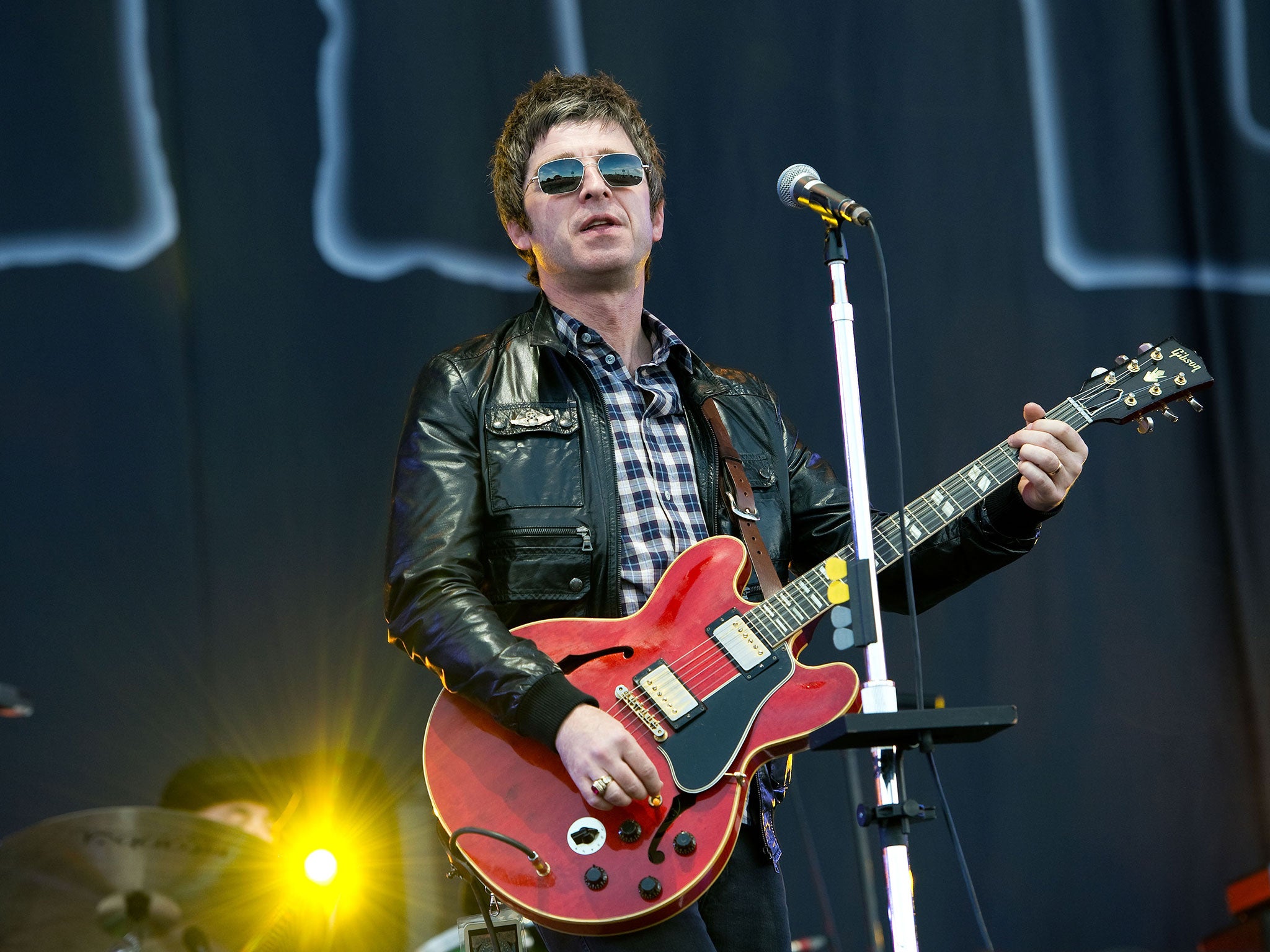 Noel Gallagher has put his name forward to sing the Spectre theme