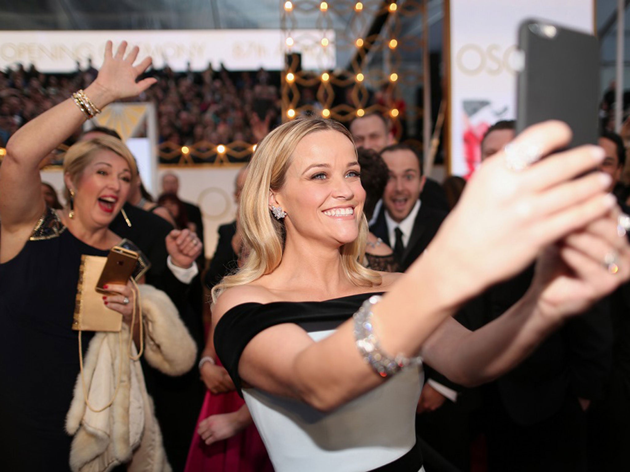 Best Actress nominee Reese Witherspoon taking a selfie on the red carpet