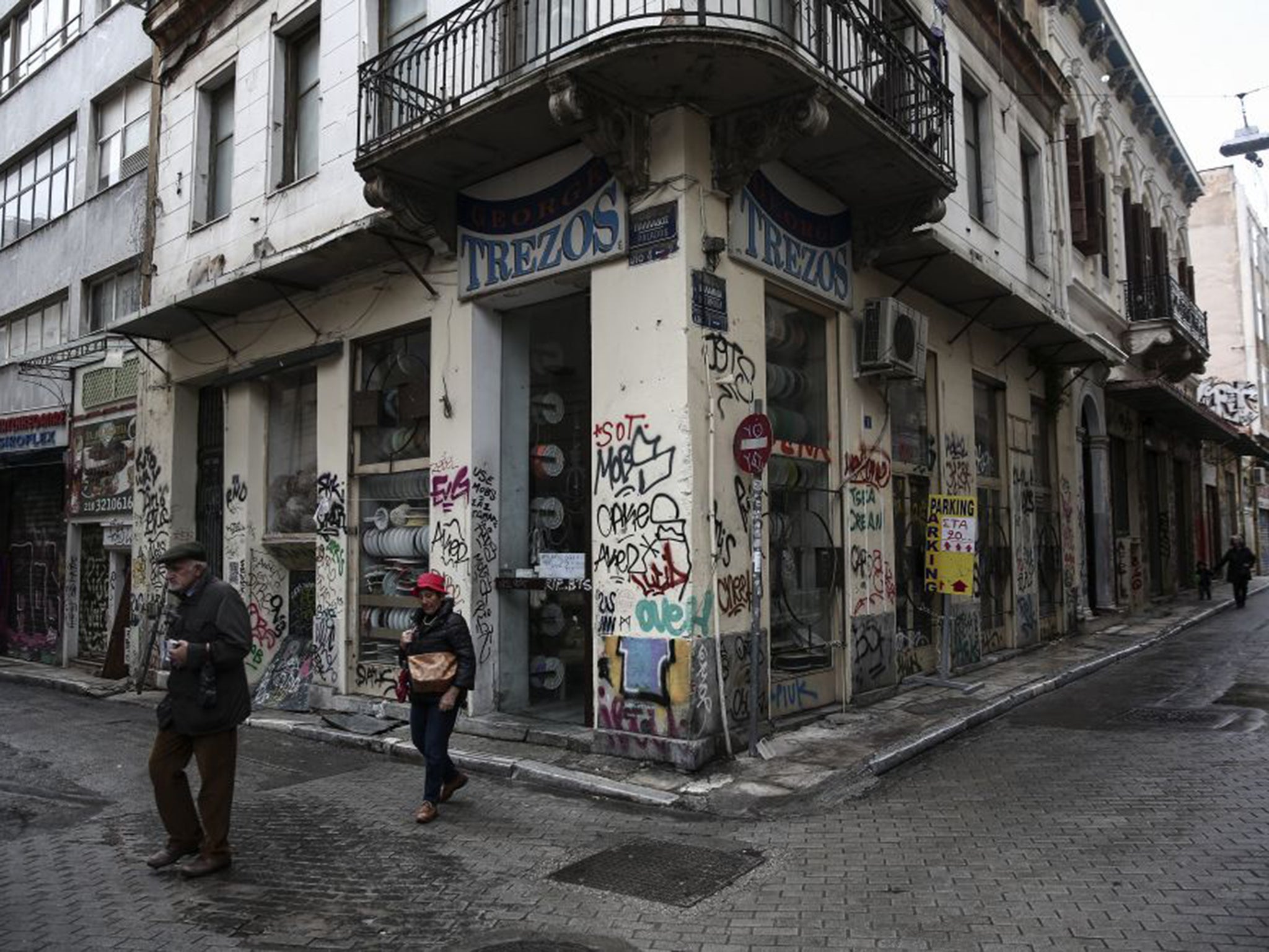 Athens’ commercial districts were quiet yesterday, as a possible government split looms