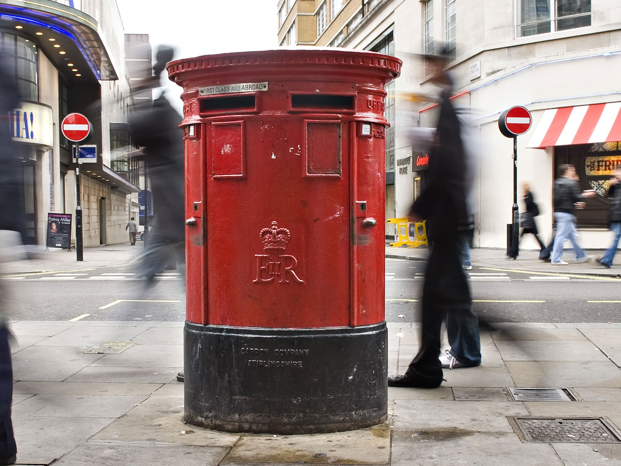 Bennett had been spotted trying to perform a sex act on a red mail box while shouting ‘wow’ in September 2014