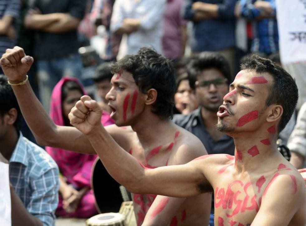 Bangladeshi social activists shout slogans during a protest against the killing Avijit Roy in Dhaka on February 27, 2015.