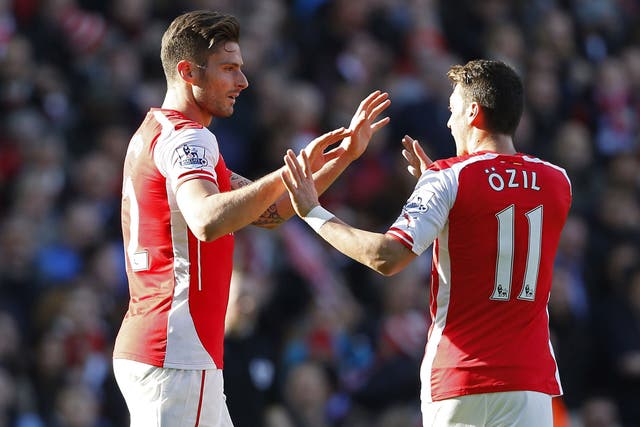 Mesut Ozil congratulates teammate Olivier Giroud after his opener 