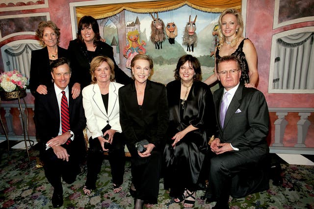 Actress Julie Andrews (C) poses for a photo with the cast from (L-R) Charmain Carr, Debbie Turner and Kym Karath in back row, front row are Nicholas Hammond, Heather Menzies, Andrews, Angela Cartwright and Duane Chase in 2005