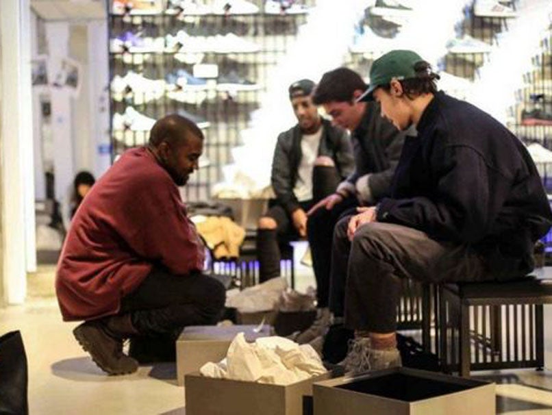 forsøg opføre sig immunisering Kanye West loses ego, takes up shift as shop assistant to serve Yeezy  trainers at Adidas in London | The Independent | The Independent