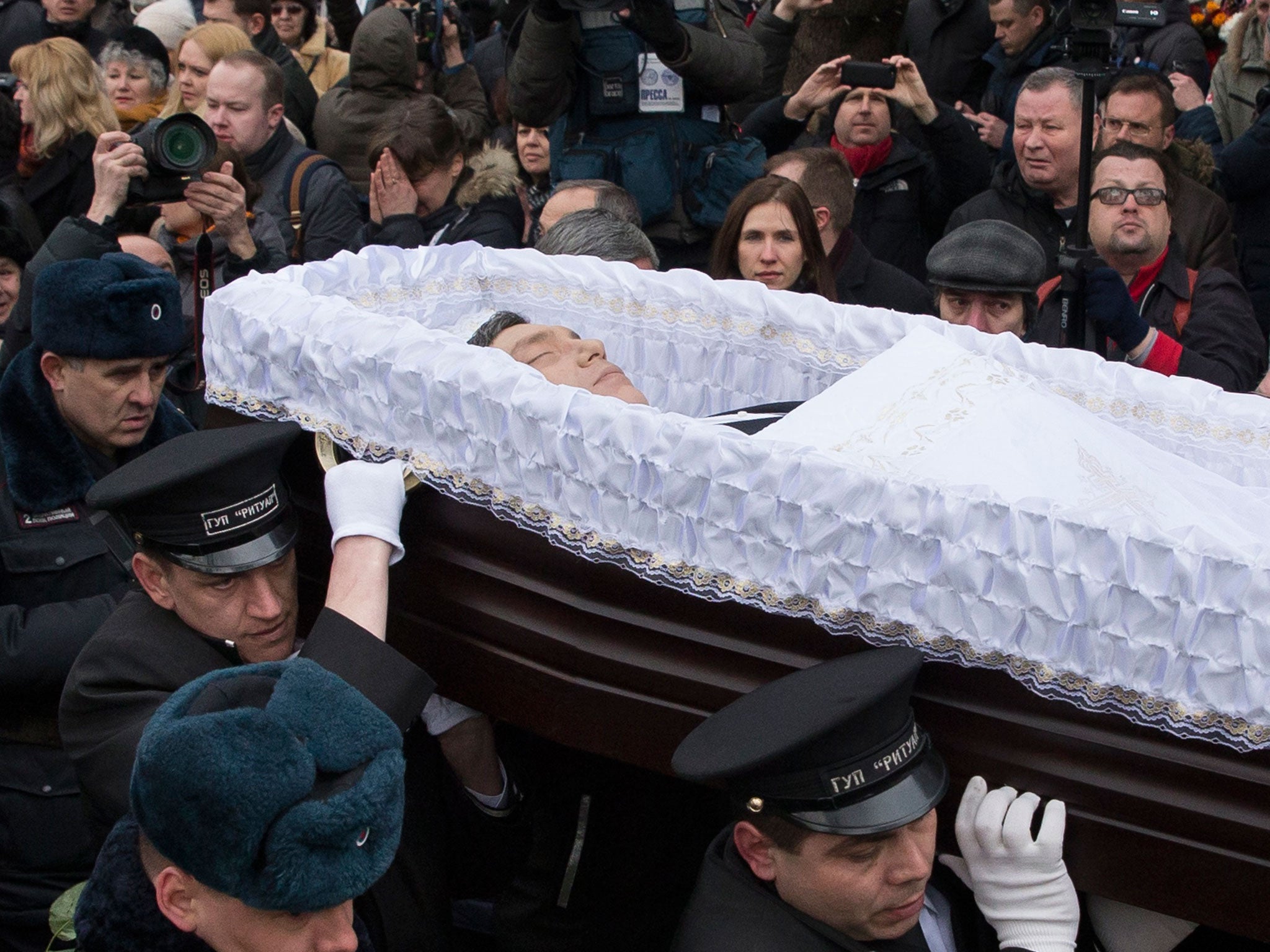 People follow the coffin of Boris Nemtsov during a farewell ceremony at the Sakharov center in Moscow