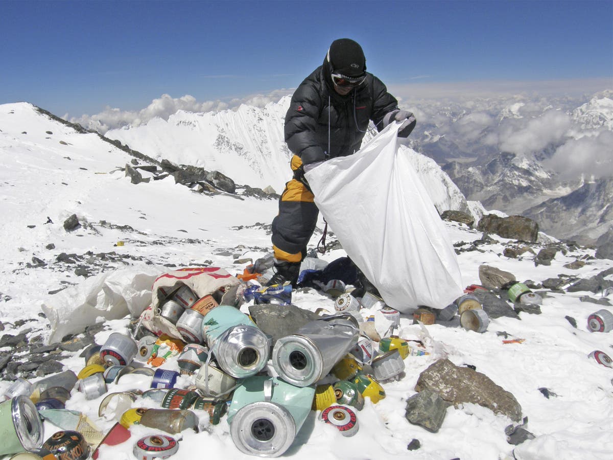 Human Waste Left By Climbers On Mount Everest Is Causing Pollution And Could Spread Diseases The Independent The Independent