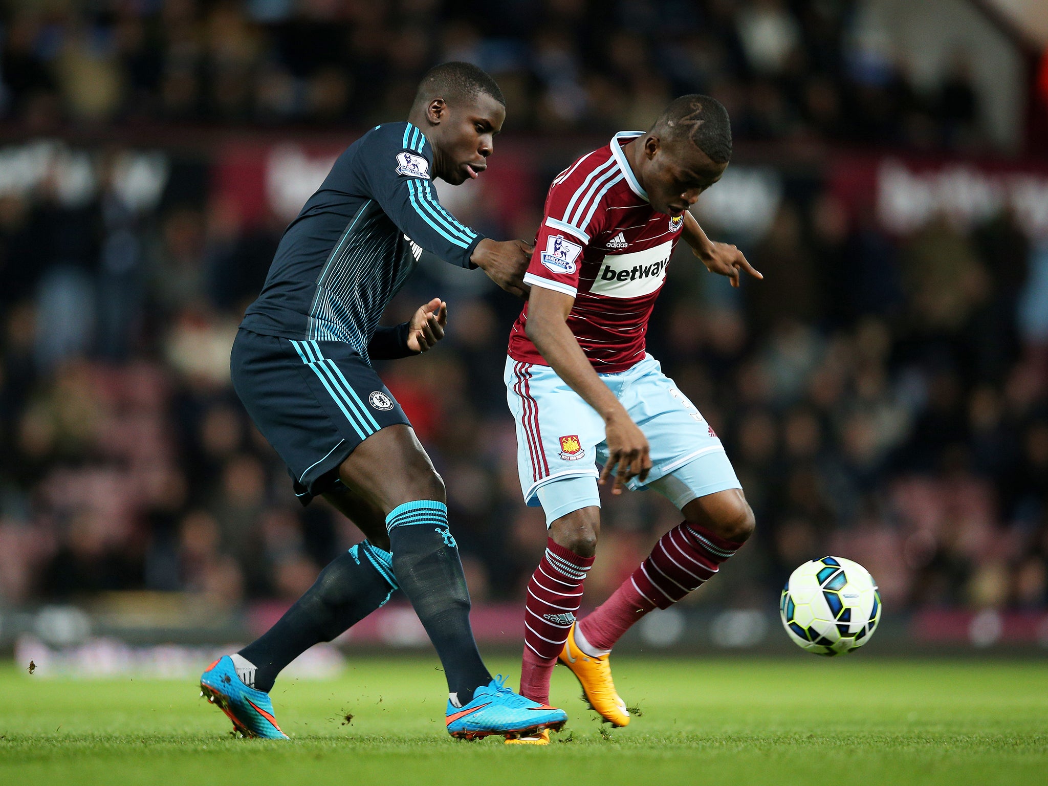 Kurt Zouma tries to make a challenge