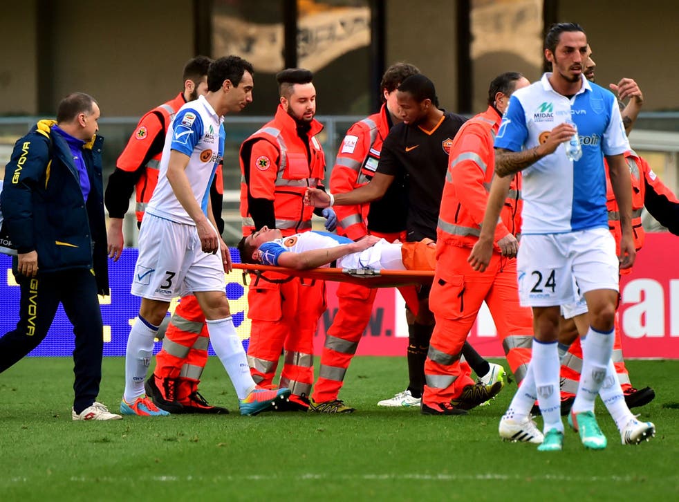 Watch Chievo S Federico Mattiello Suffers Horrific Leg Break Against Roma The Independent The Independent