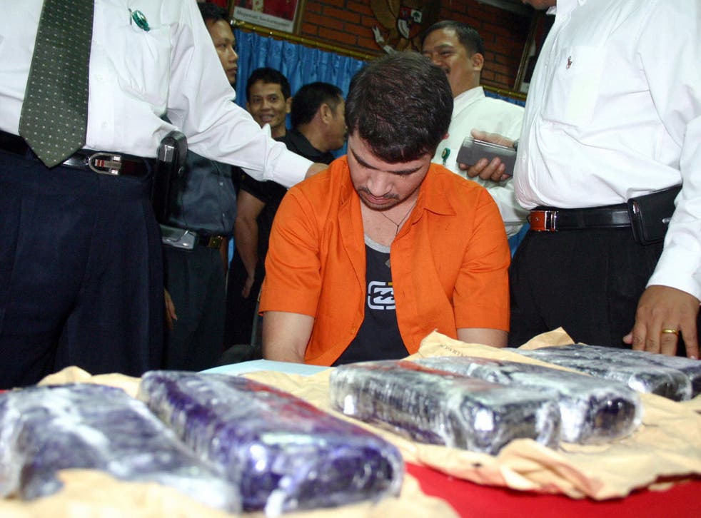 Brazilian Rodrigo Gularte with seized six kilograms of cocaine after his arrest in 2004