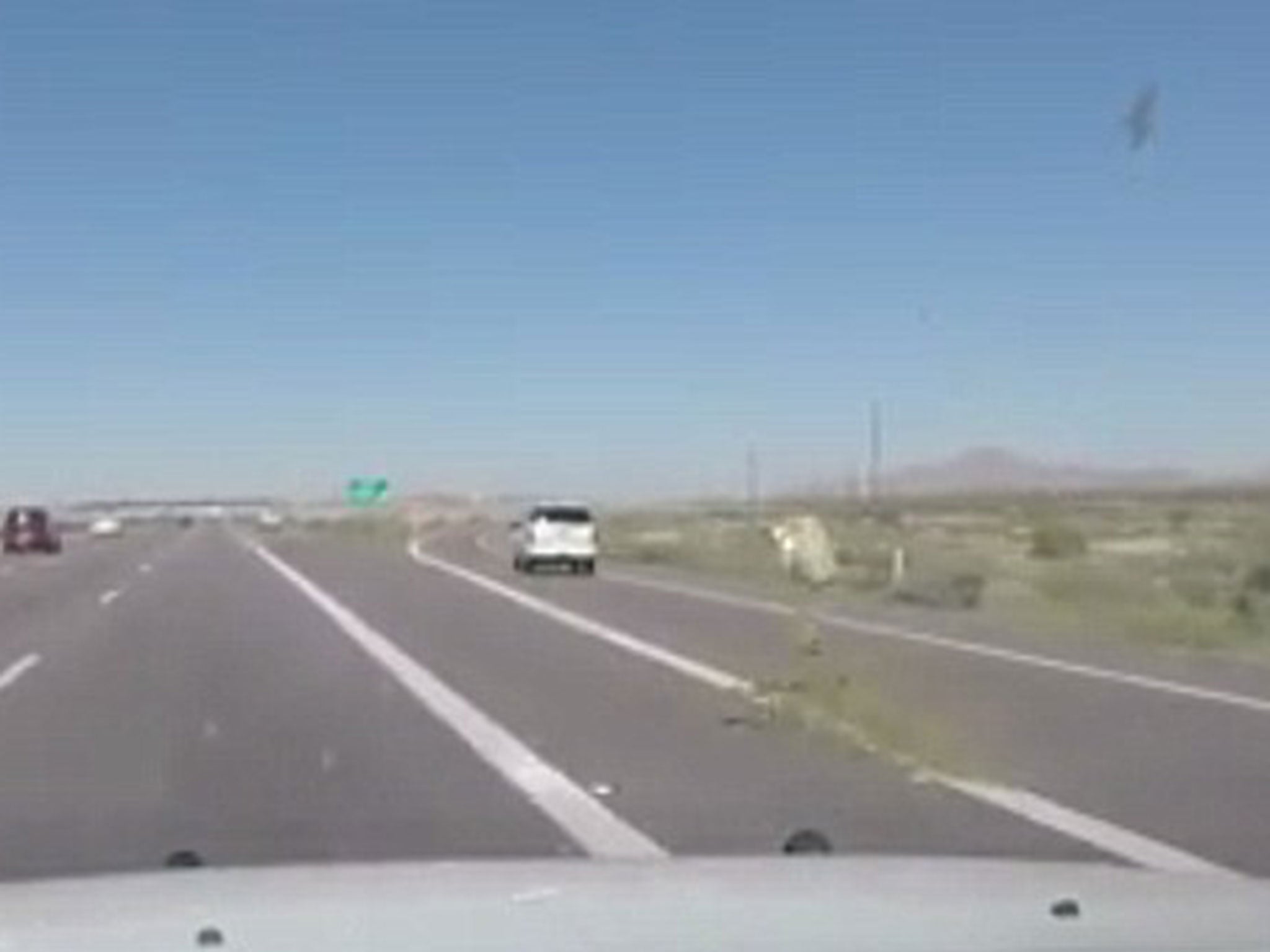 17 green packages were thrown out of the car window