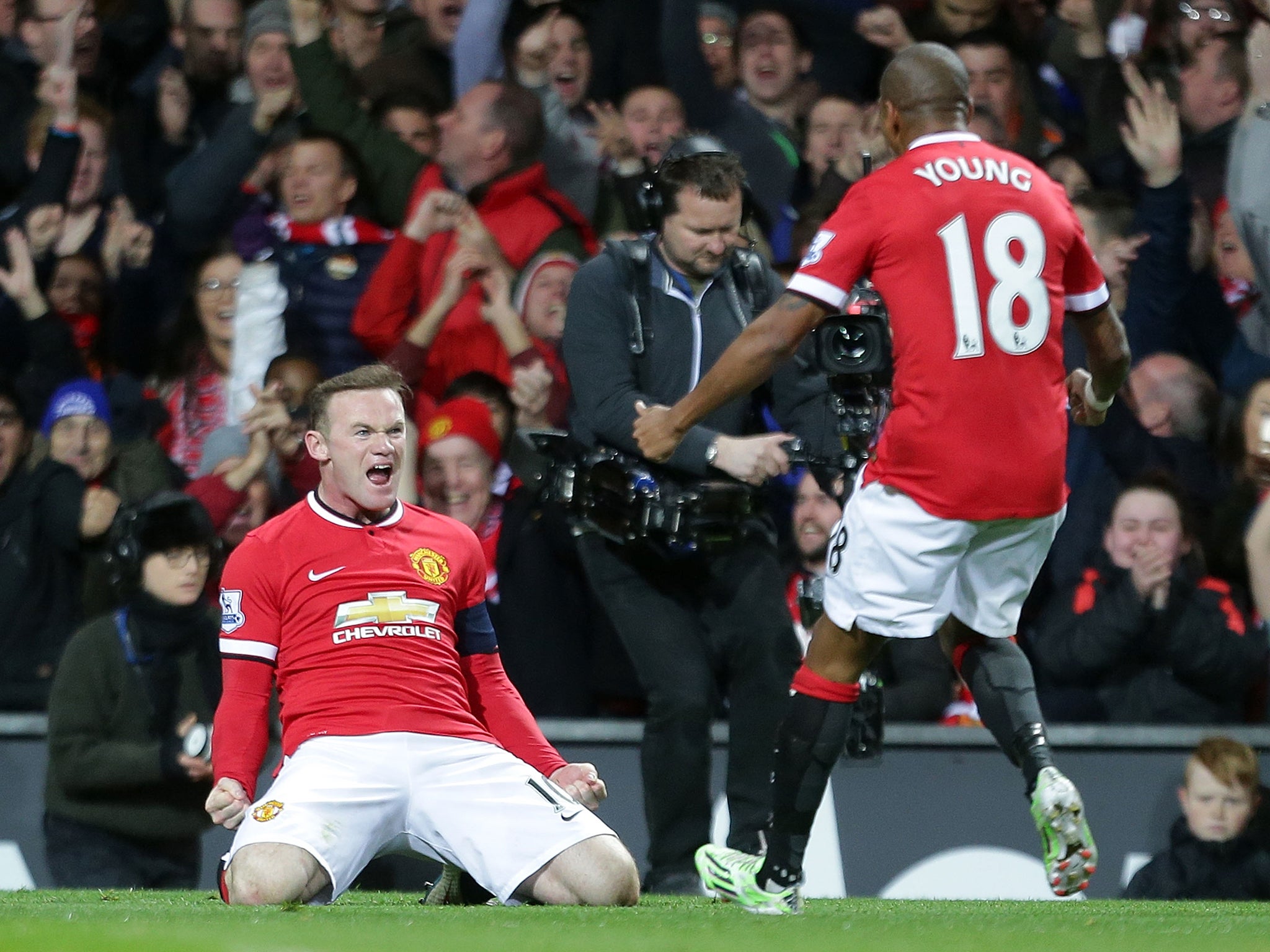 Wayne Rooney celebrates after making it 1-1