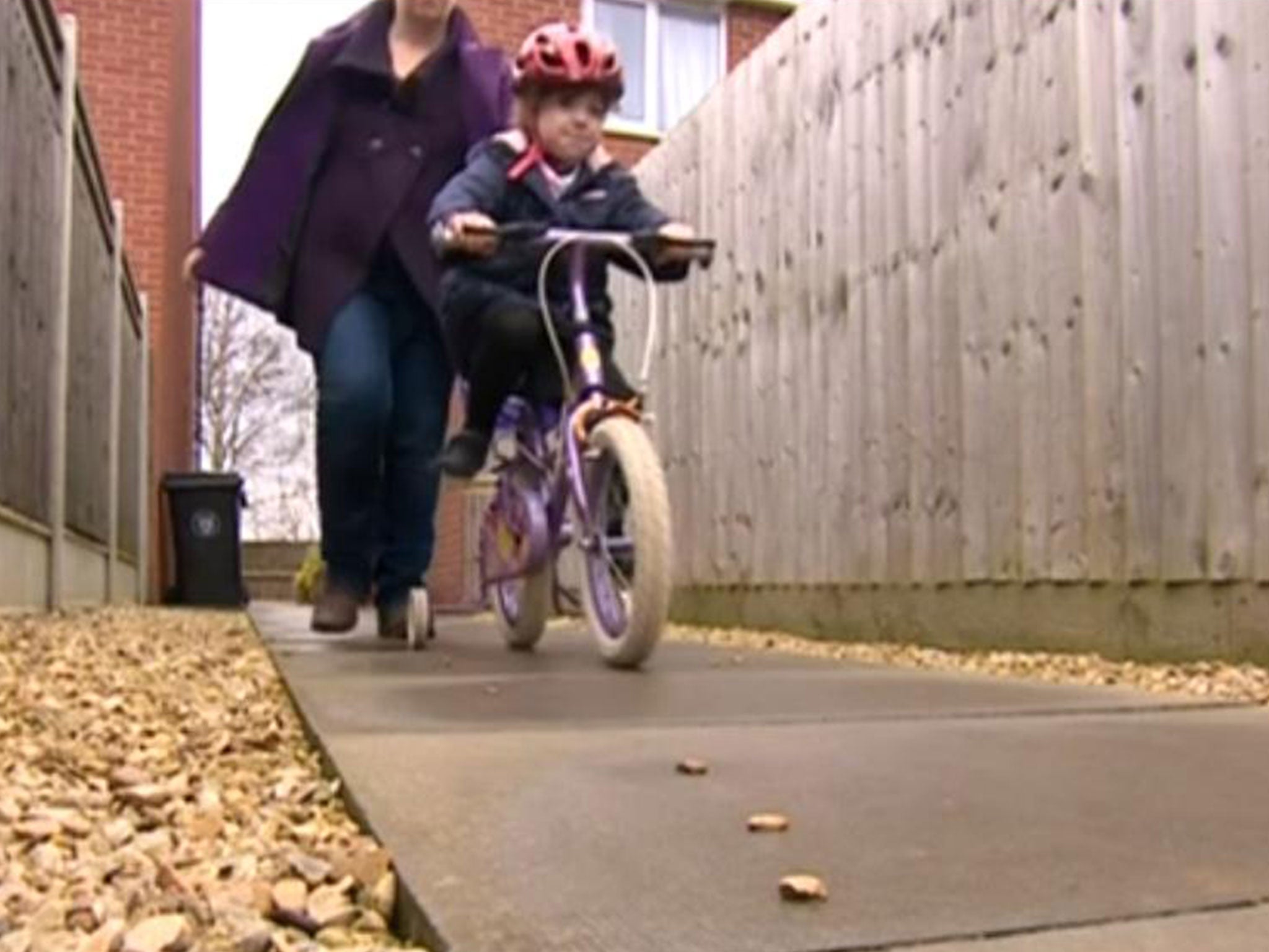 Sophie Lindley riding her bike in Grantham (BBC)
