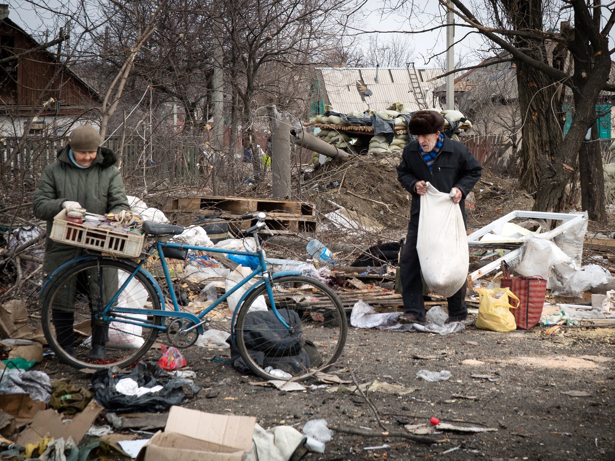 Residents collect their belongings after a cleaning operation by pro-Russians rebels in Debaltseve.