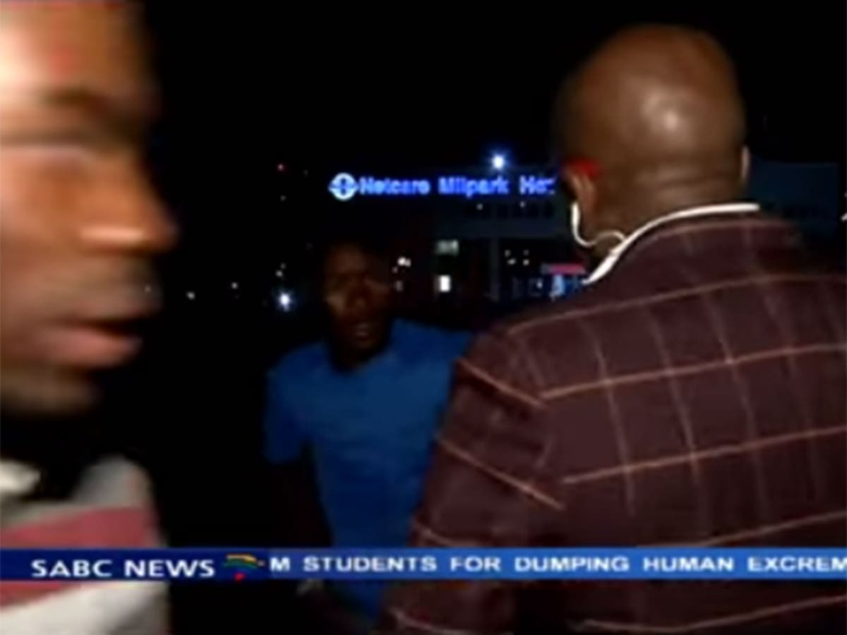 South African News Reporter Caught On Camera Being Mugged By Armed Thieves The Independent