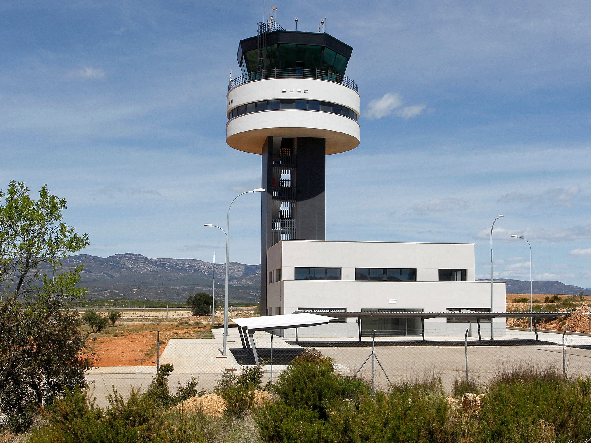 Spain's 'ghost' airport finally gets ready to welcome its first flights ...
