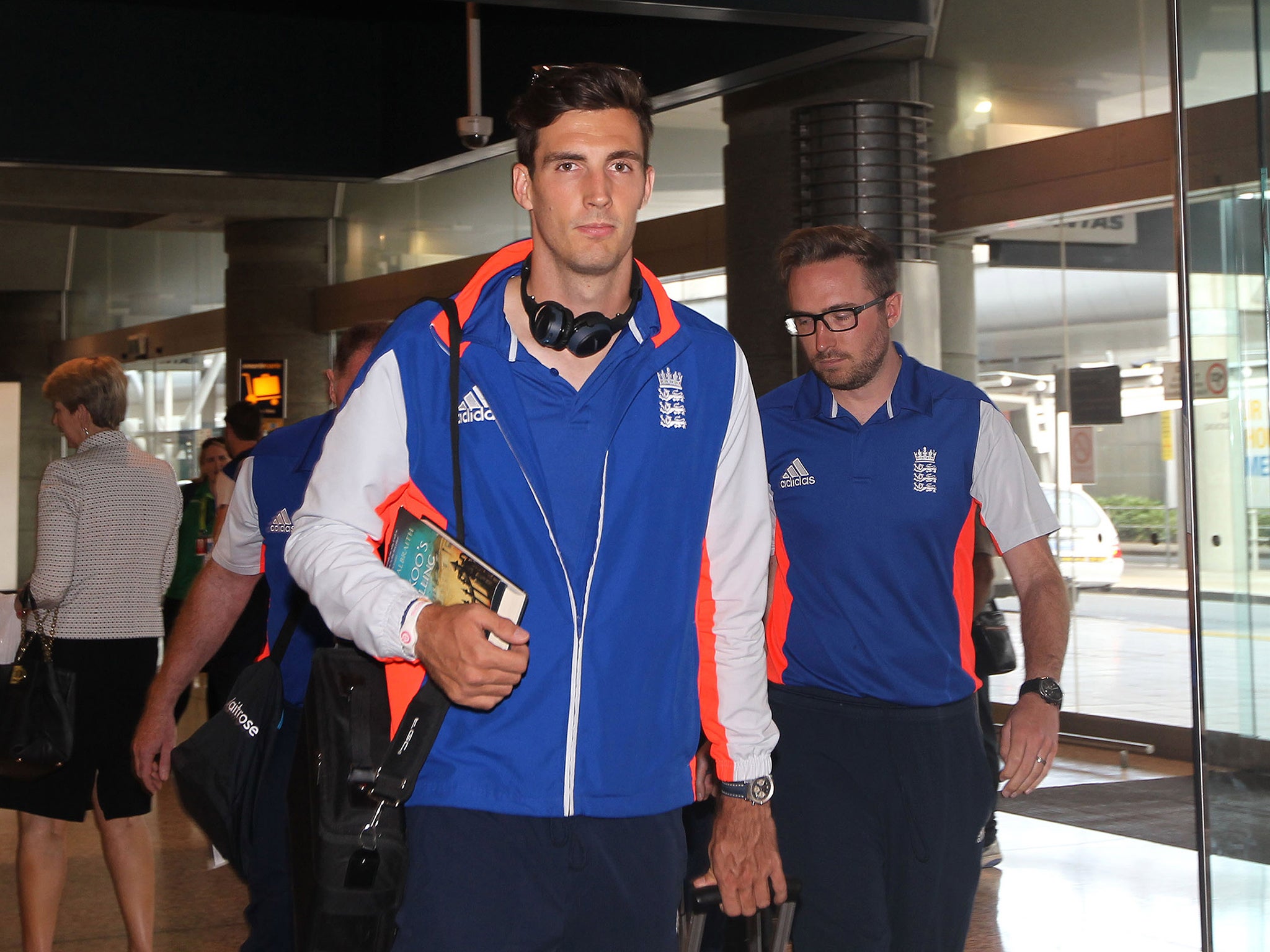 Steven Finn of the England cricket team arrives at Sydney Airport