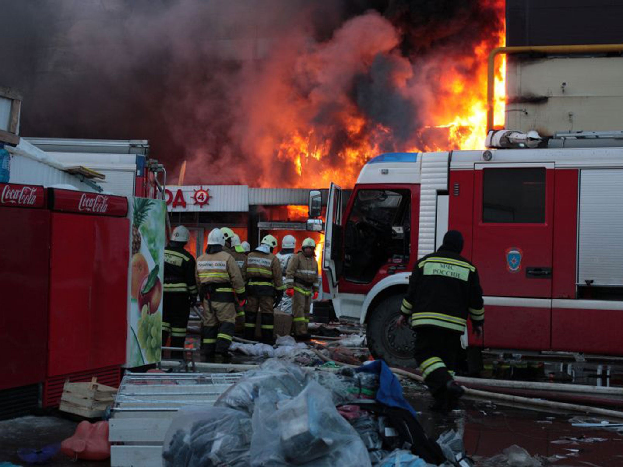 The fire rips through the Admiral Shopping Centre in Kazan