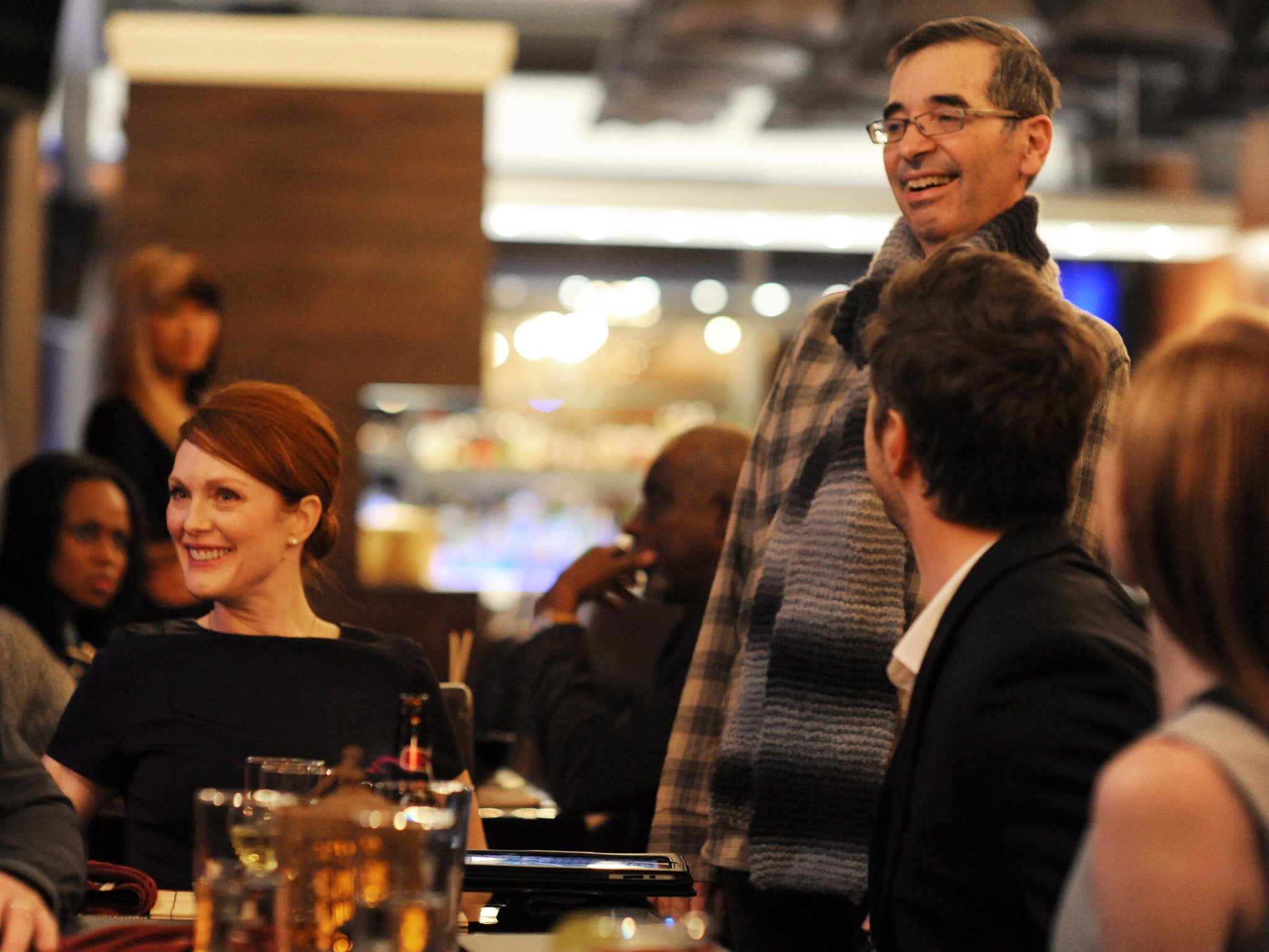 Julianne Moore and co-director Richard Glatzer, standing, on the set during the filming of ‘Still Alice’ in New York
