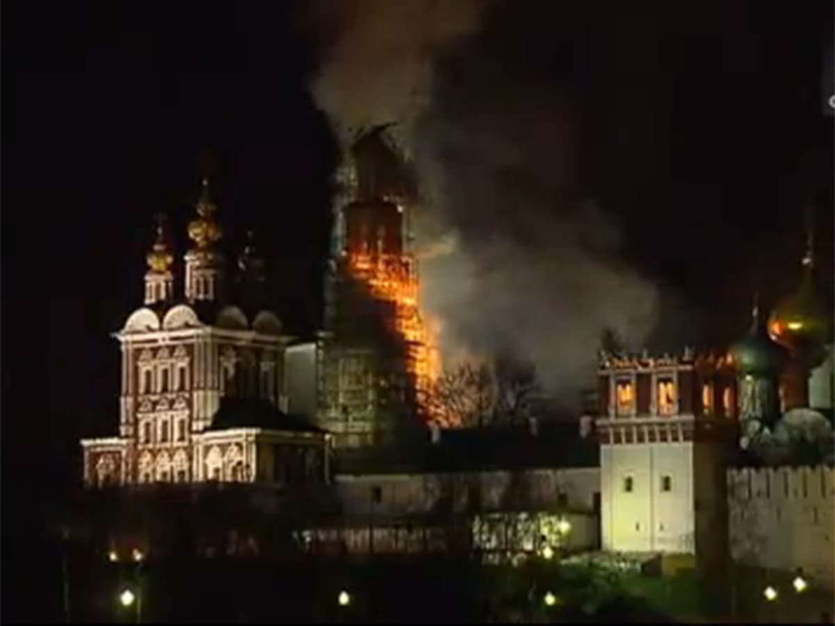 A large fire at a Moscow landmark made some think the Kremlin was burning down