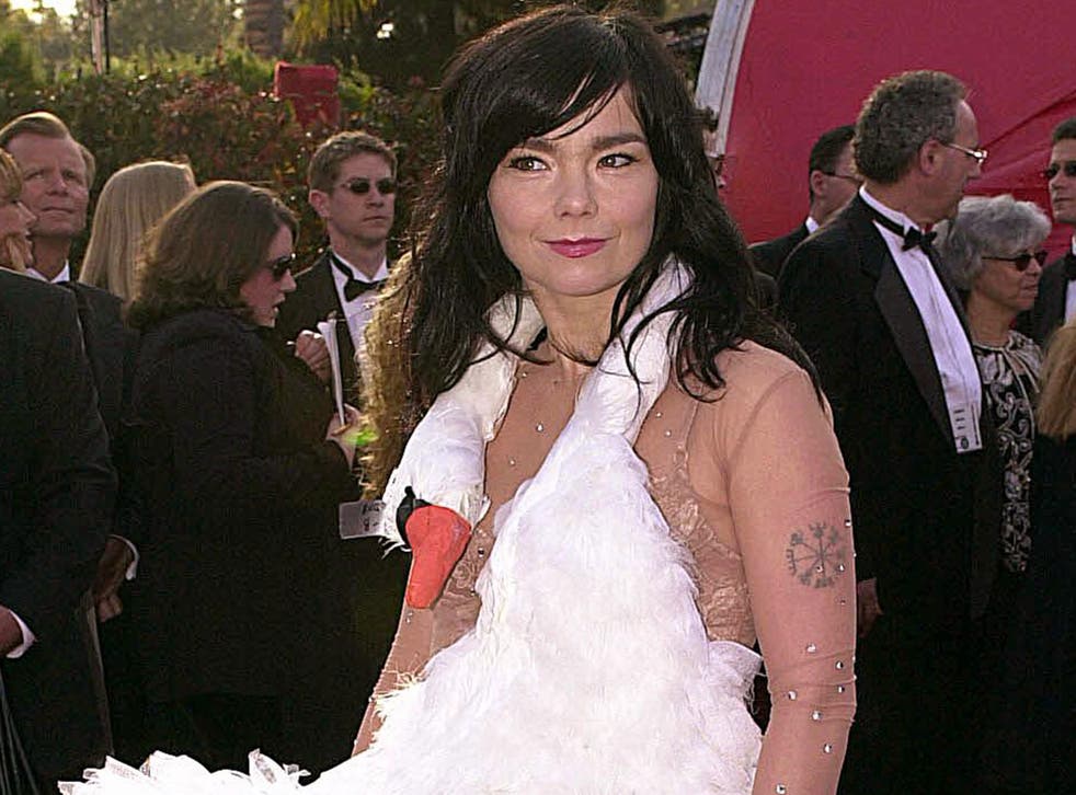 Bjork on the red carpet of the 2001 Academy Awards