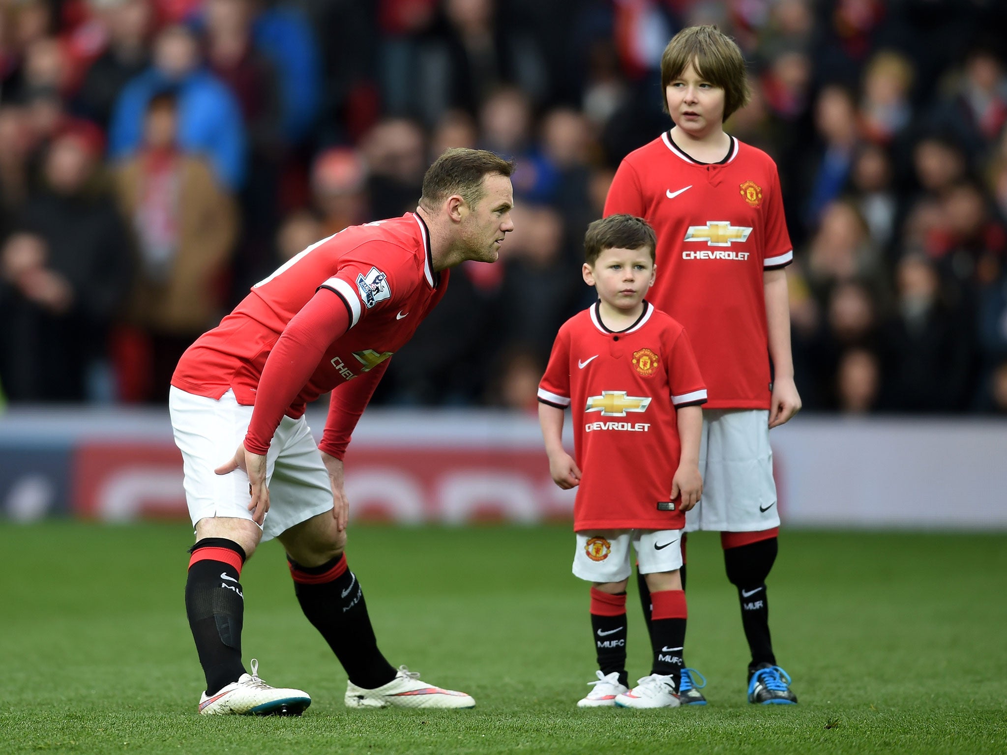 Wayne Rooney warms up alongside his son Kai