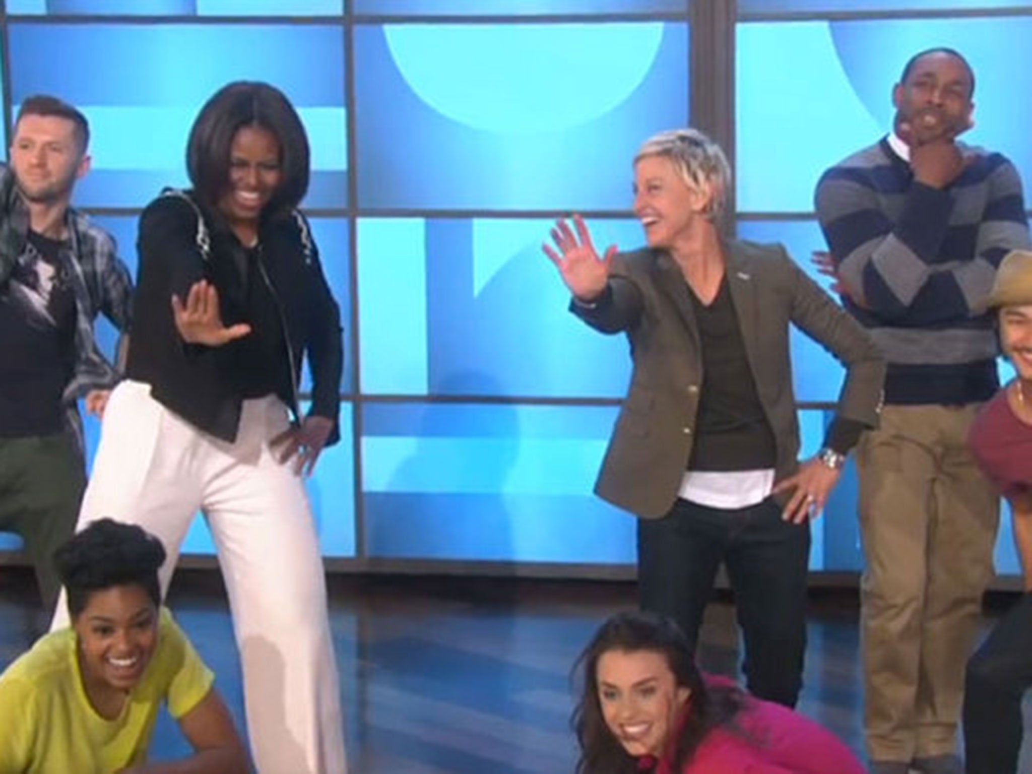 Ellen and Michelle dance to 'Uptown Funk'