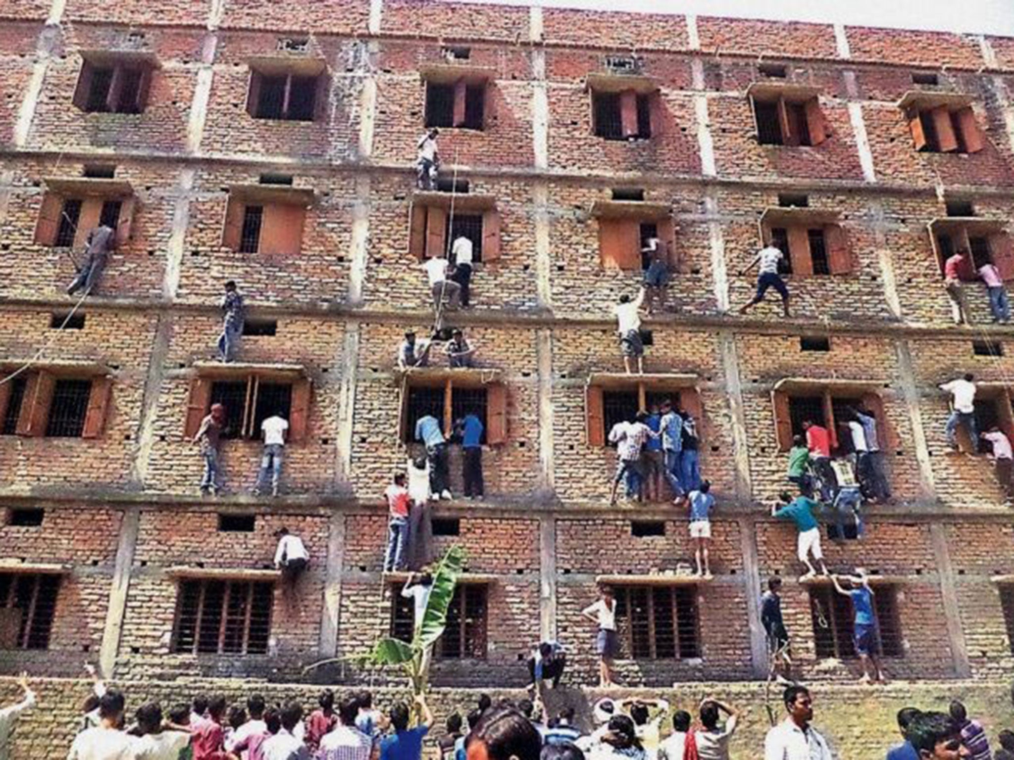 Hundreds arrested following Indian exam cheating scandal The Independent photo pic