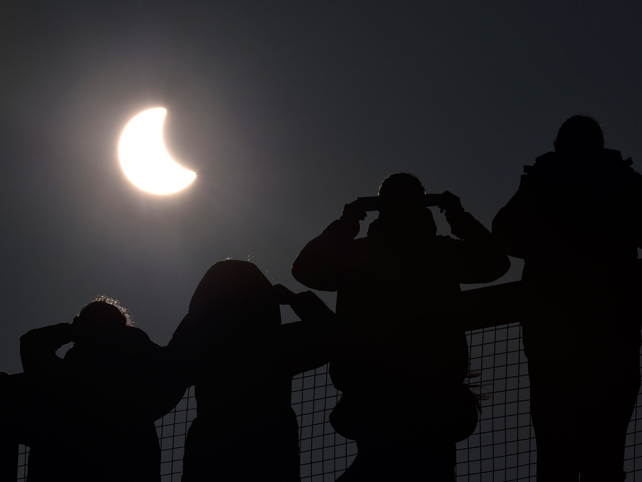 atom Kør væk effektivitet Solar eclipse live: spectacle comes to an end, but clouds block view for  many | The Independent | The Independent