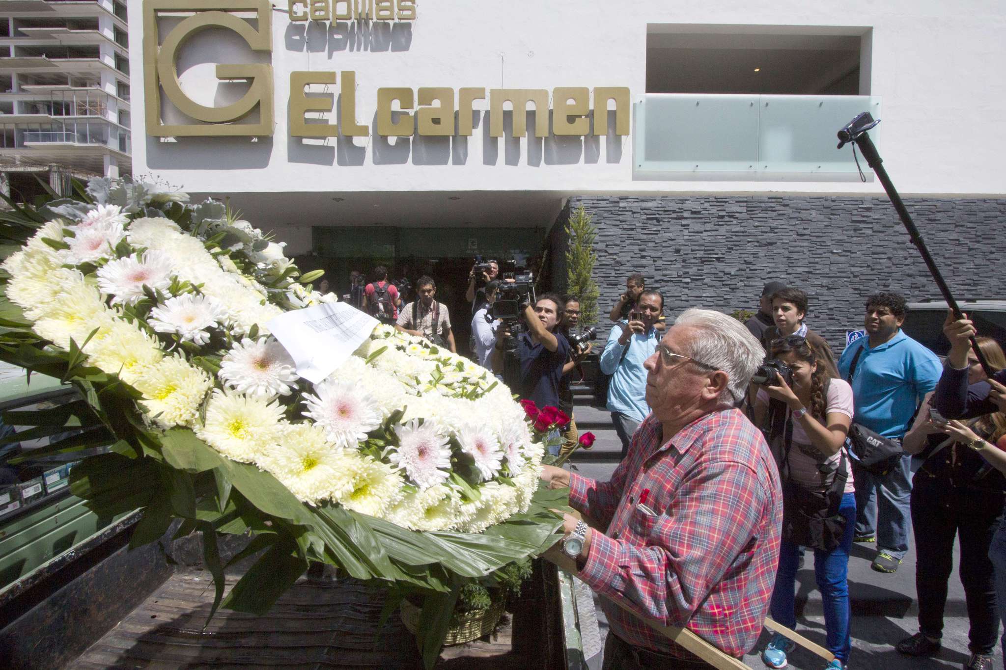 Flowers delivered to the funeral in Guadalajara (AFP/Getty Images)