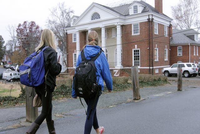 <p>The University of Virginia has disenrolled students who failed to meet vaccine policy </p>