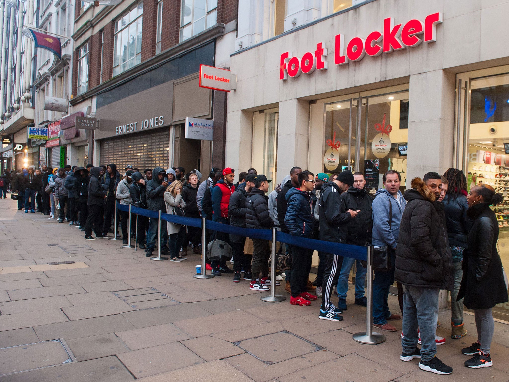 £16,718 is owed by Foot Locker to 601 of its workers