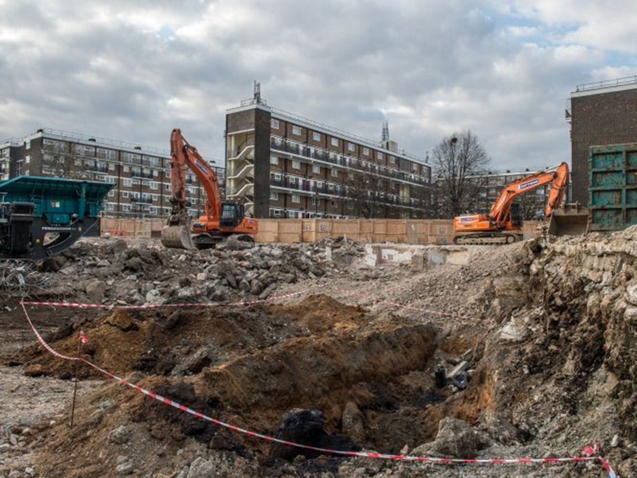 The Second World War 1,000lb bomb was found by construction workers in Bermondsey, south-east London.