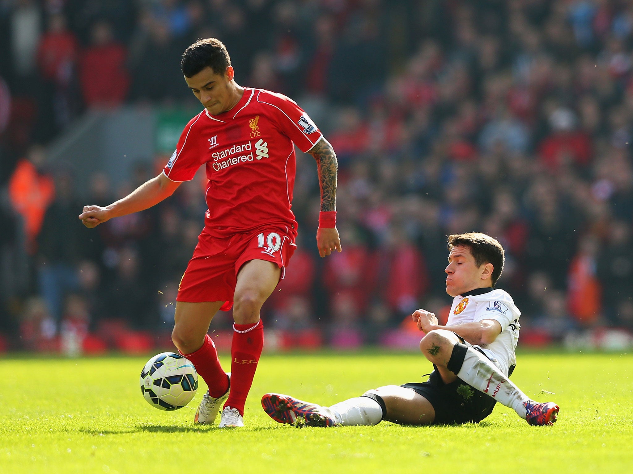 Herrera slides in on Philippe Coutinho