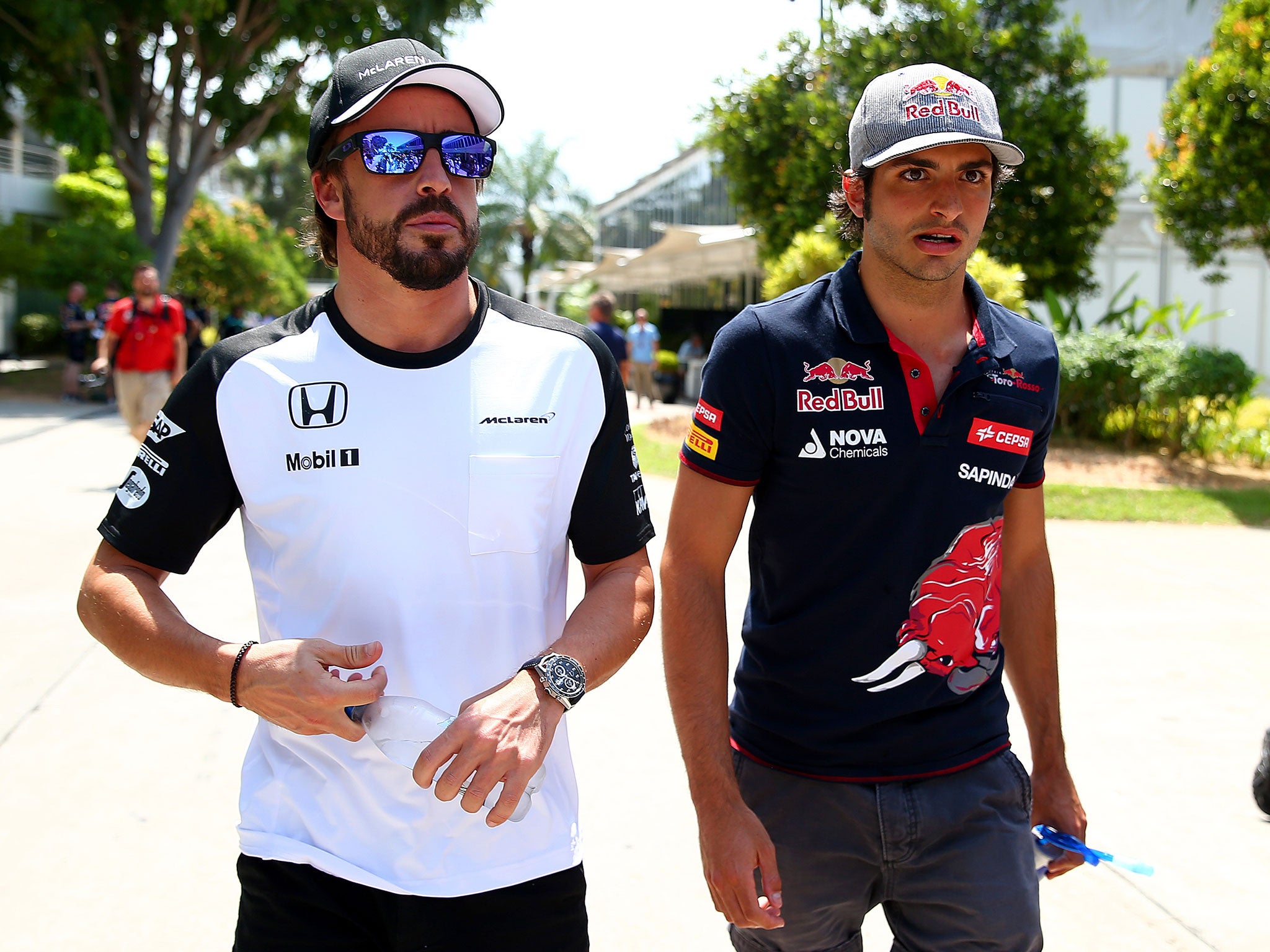 Fernando Alonso arrives in Sepang alongside Carlos Sainz Jr