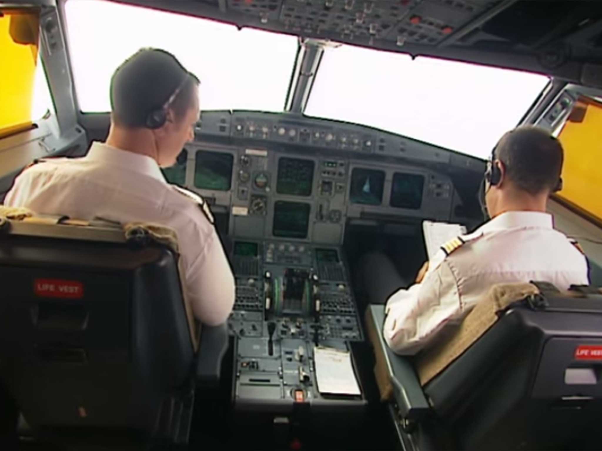 airbus cockpit door striker