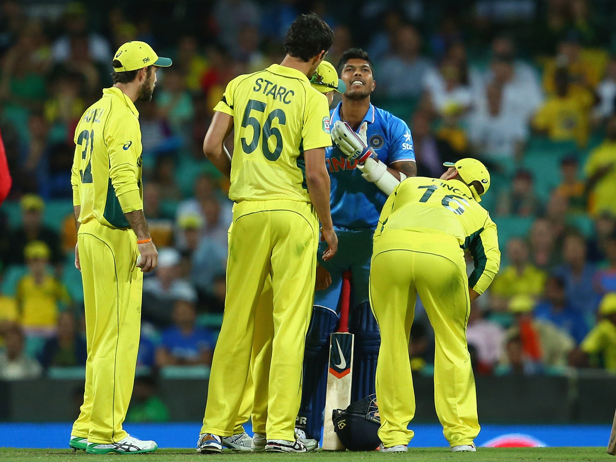 Maxwell, Starc, Clarke and Finch check on Yadav