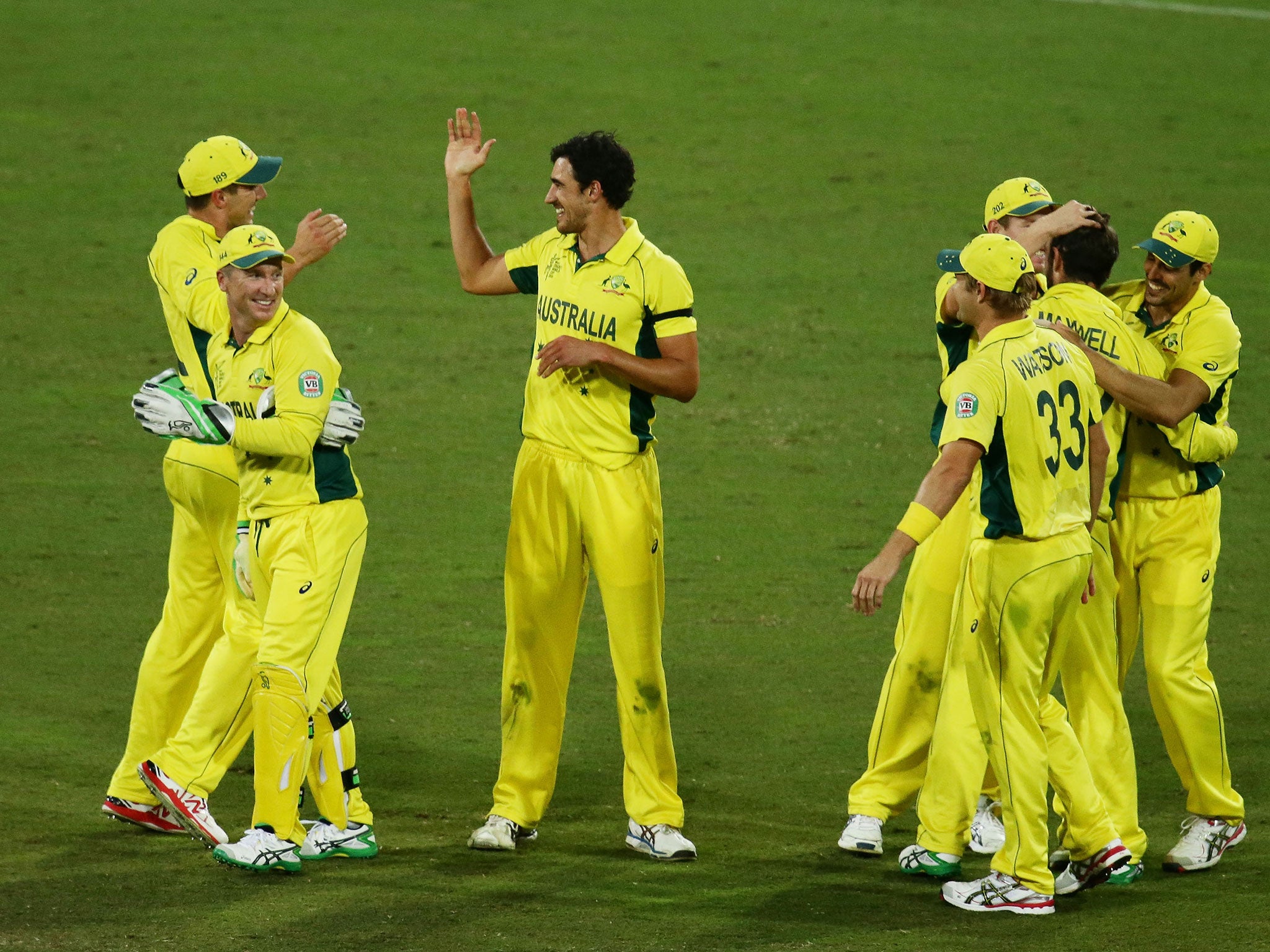 Mitchell Starc celebrates the wicket of Umesh Yadav