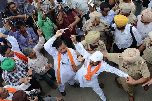 Duel in the crown: India is experiencing growing unrest, often fomented by reactionary Hindus in the Shiv Sena party