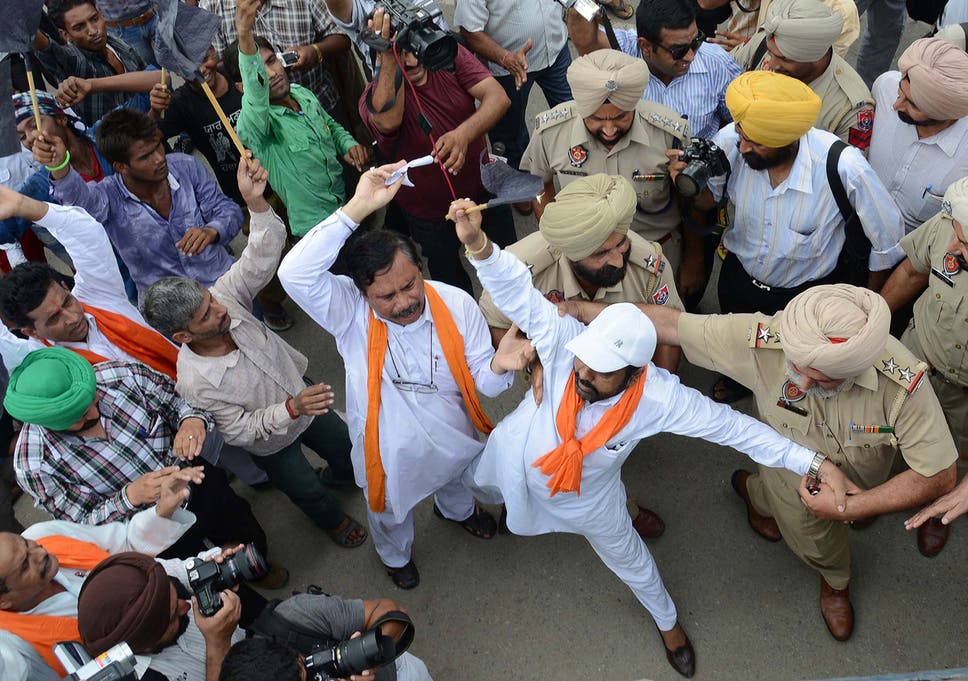 Duel in the crown: India is experiencing growing unrest, often fomented by reactionary Hindus in the Shiv Sena party