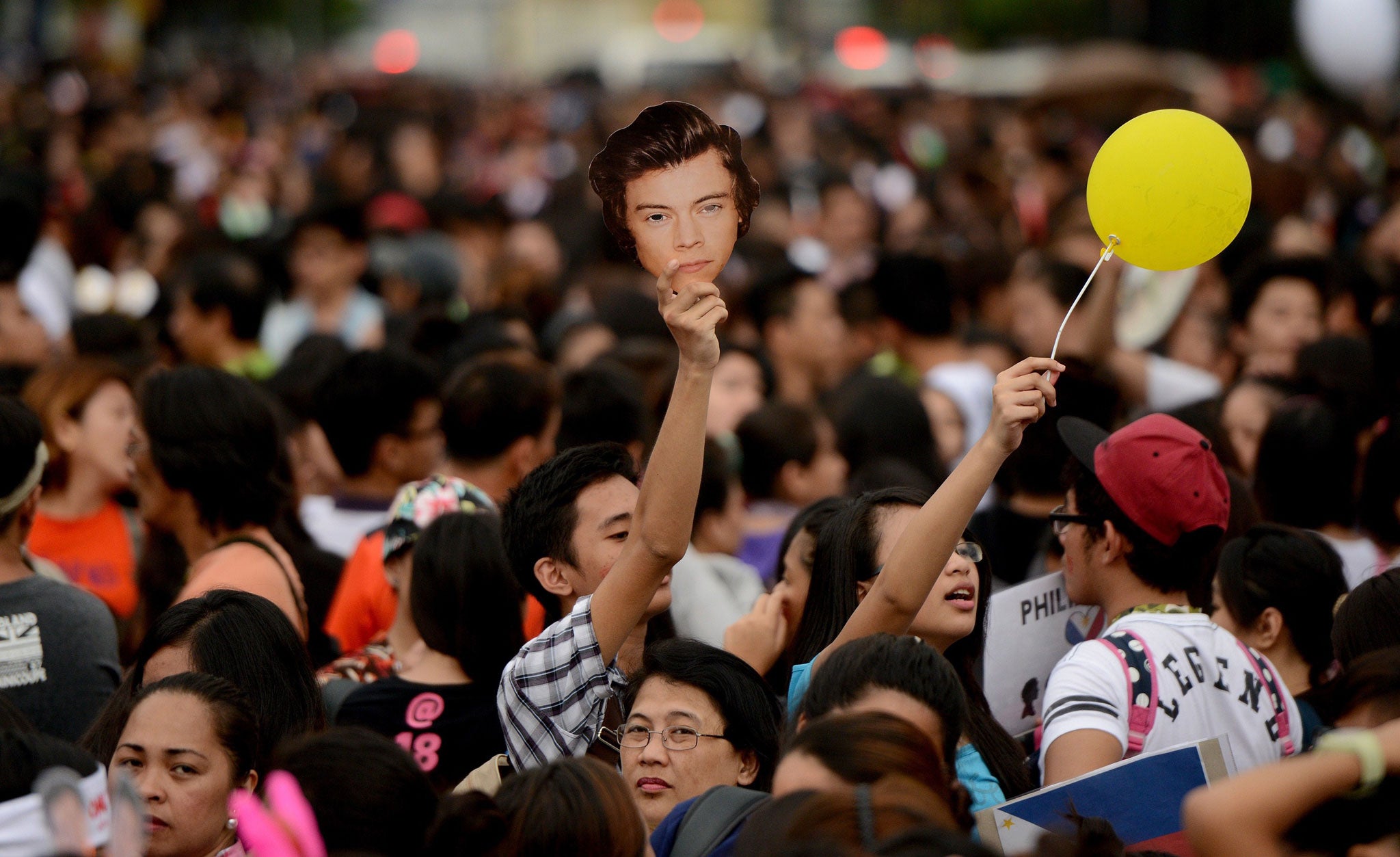 Fans queue up to watch the One Direction concert in Manila on March 21 (Getty)