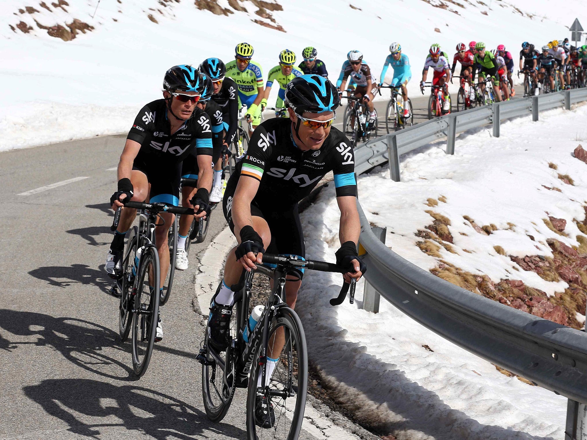 Australian Richie Porte (second right), of Team Sky, in
action during yesterday’s fourth stage in La Molina,
Catalonia
