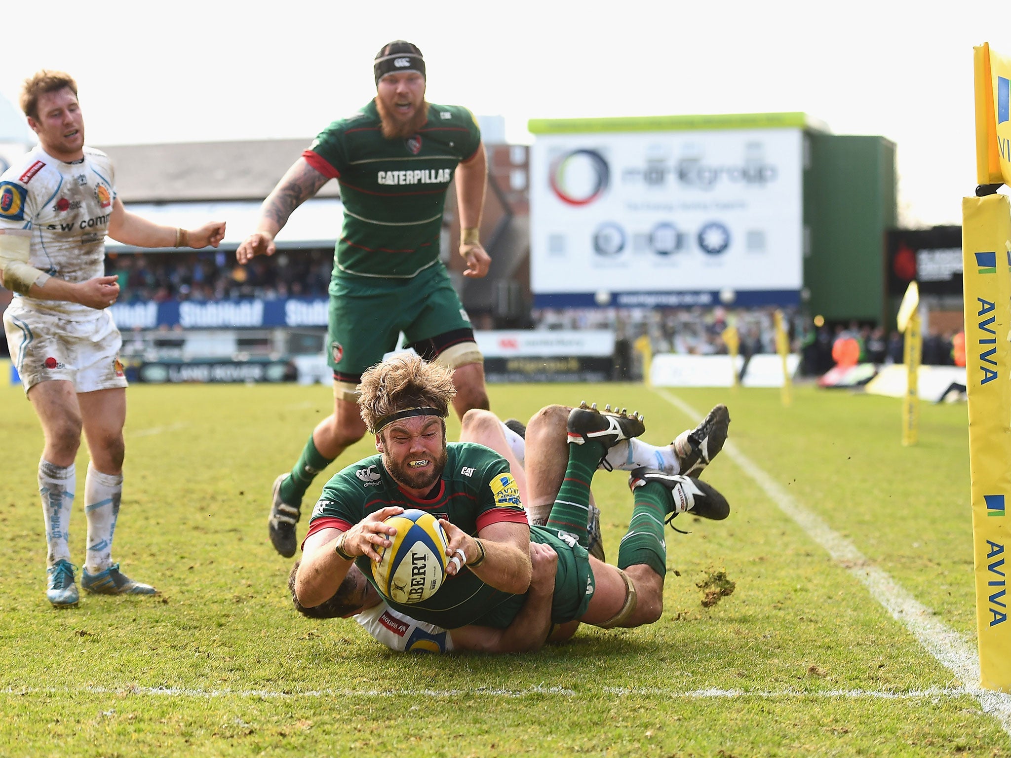 Geoff Parling stretches to score the only try for Leicester