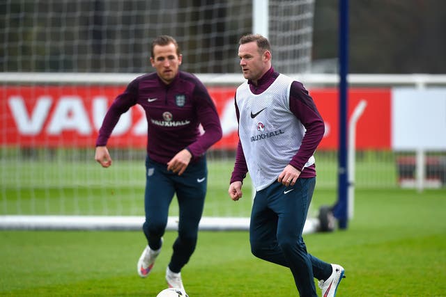 Wayne Rooney explained to Kane how Italian defenders represent a very different challenge to that usually posed to strikers