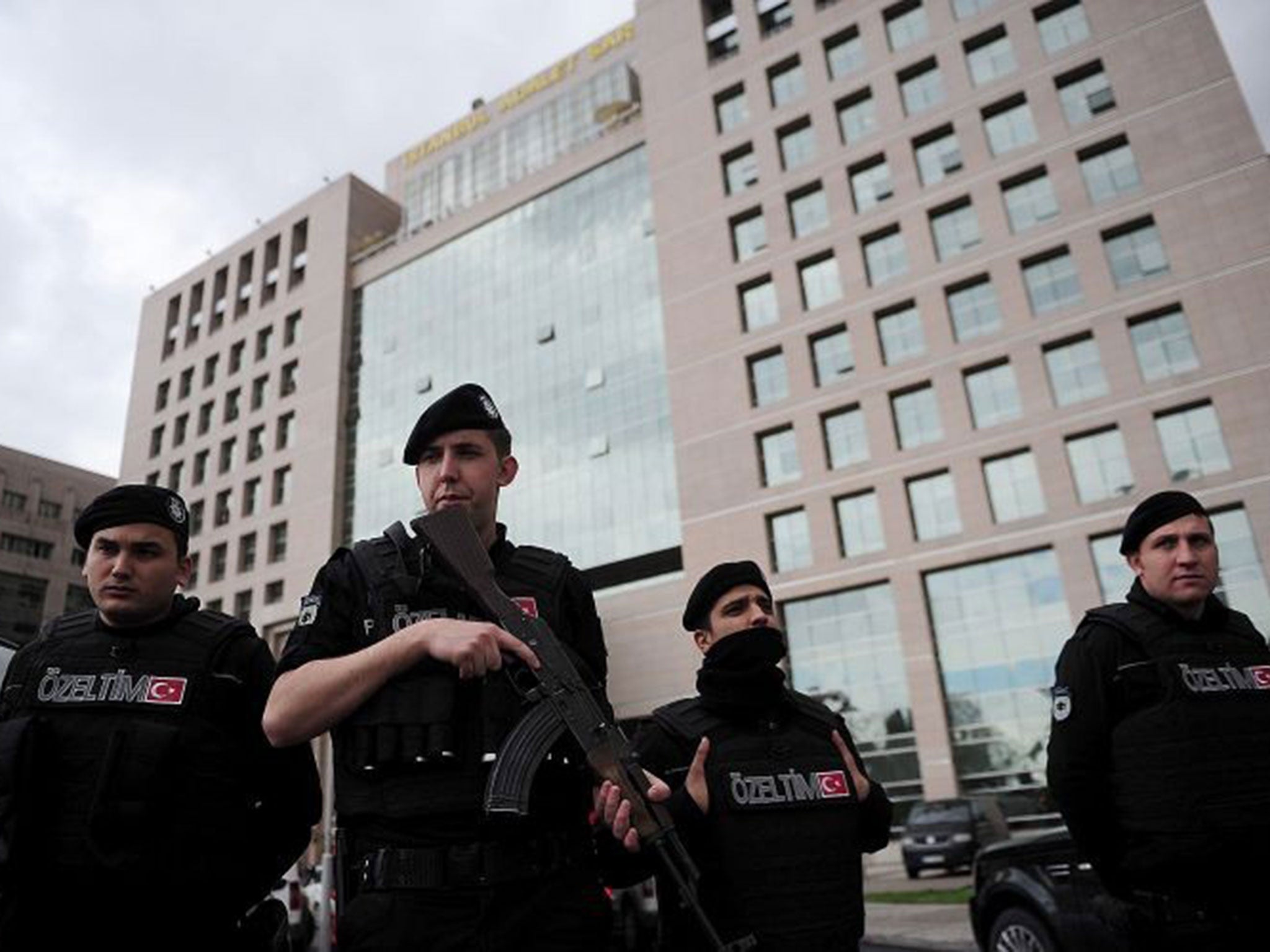 Turkish special forces in front of the courthouse where a Turkish was taken hostage