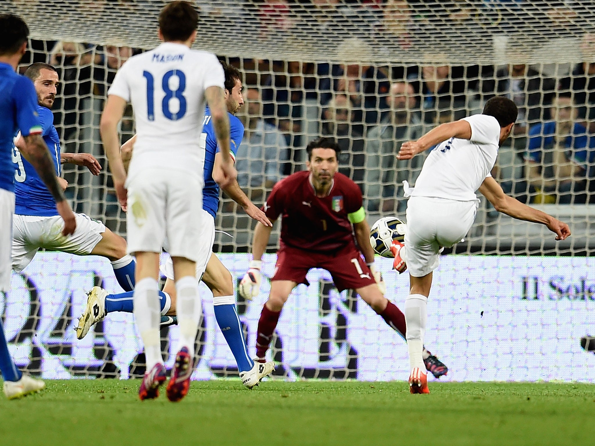 Andros Townsend scores the equaliser against Italy