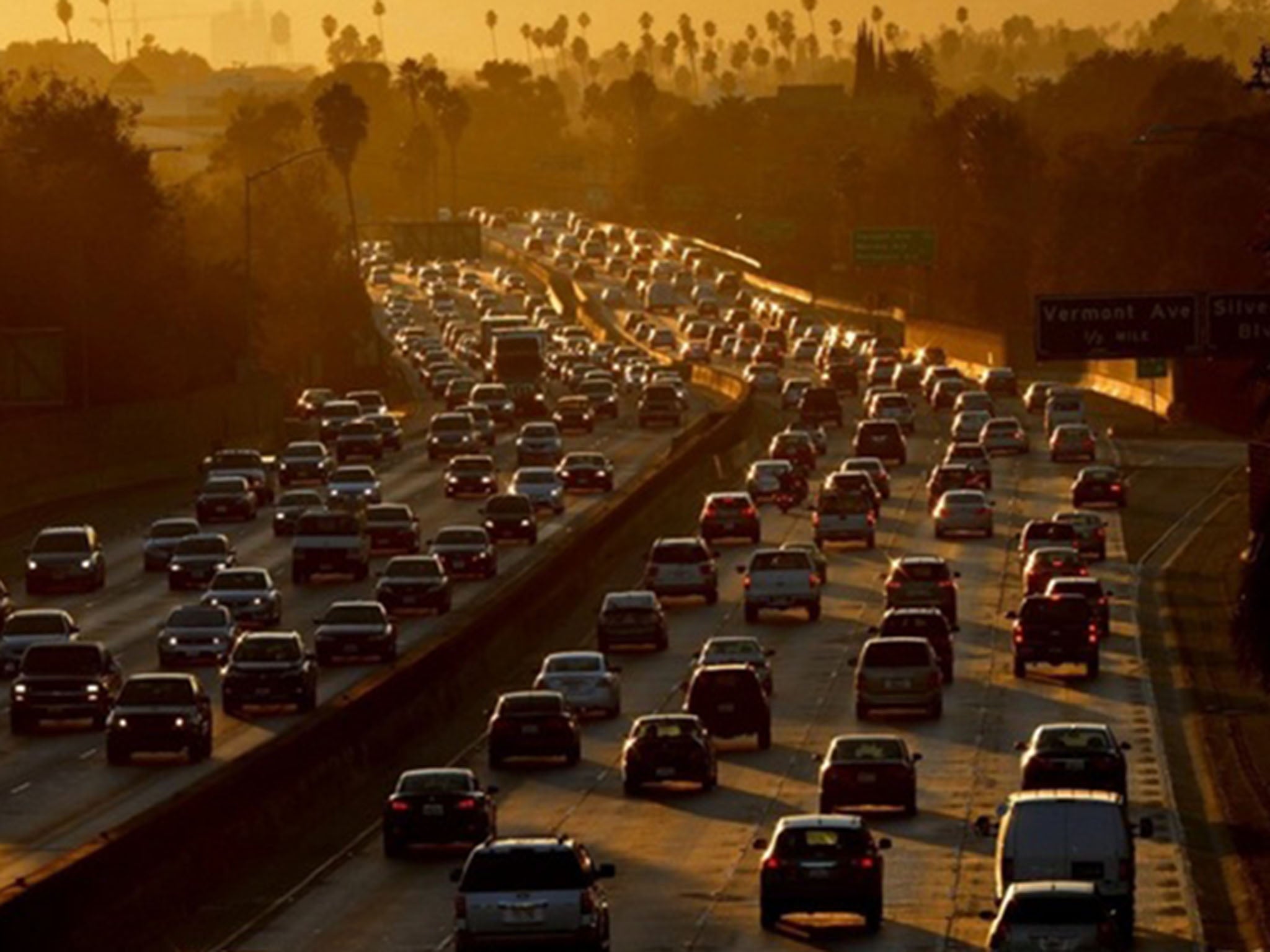 Traffic clogs the 101 Freeway as people leave work for the Labor Day holiday in Los Angeles on August 29, 2014.