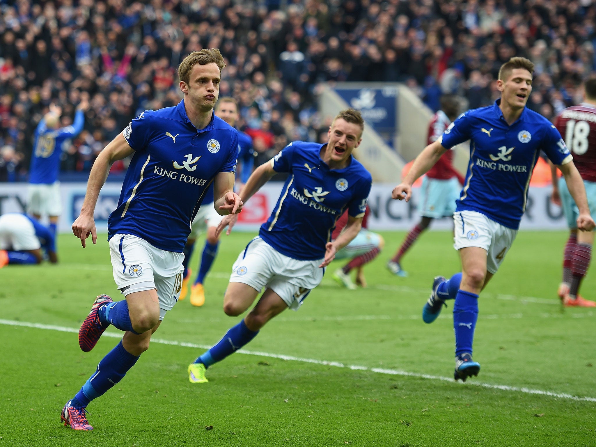Andy King celebrates with his Leicester team-mates